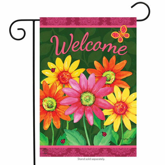 Welcome Daisies Garden Flag